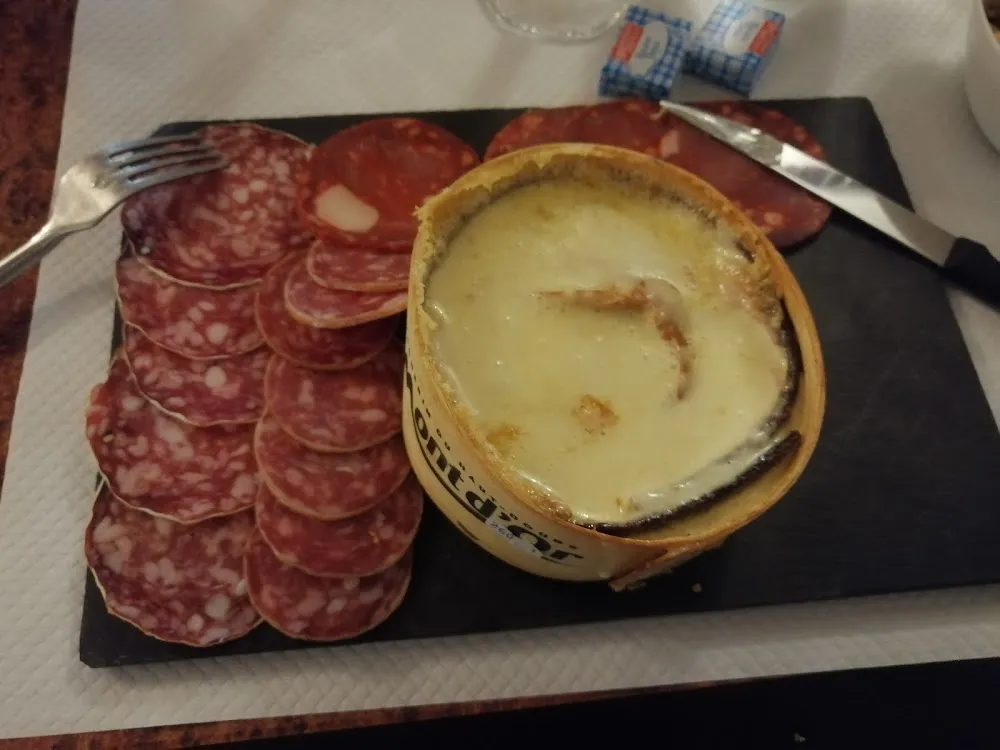Ardoise de Mont d'Or Et Charcuterie