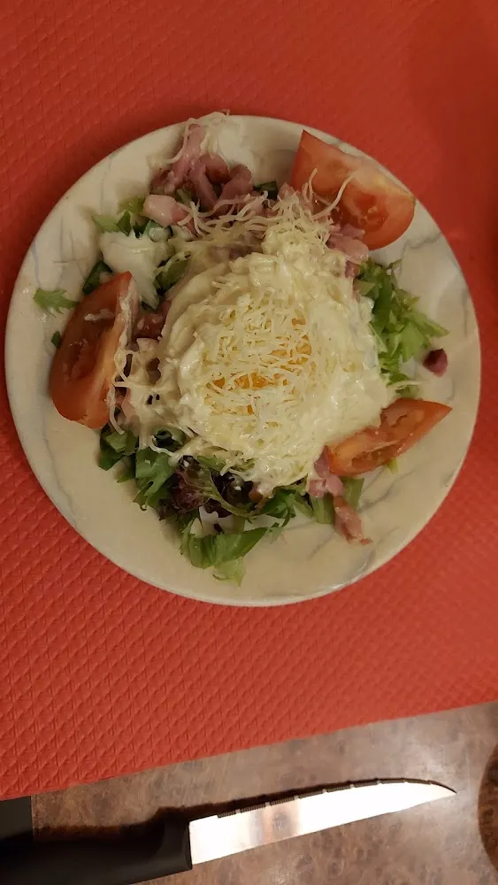 Salade Met Gepocheerd Ei En Kaas